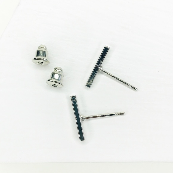 CLOSET REHAB Jewelry - Mini Silver Bar Stud Earrings
